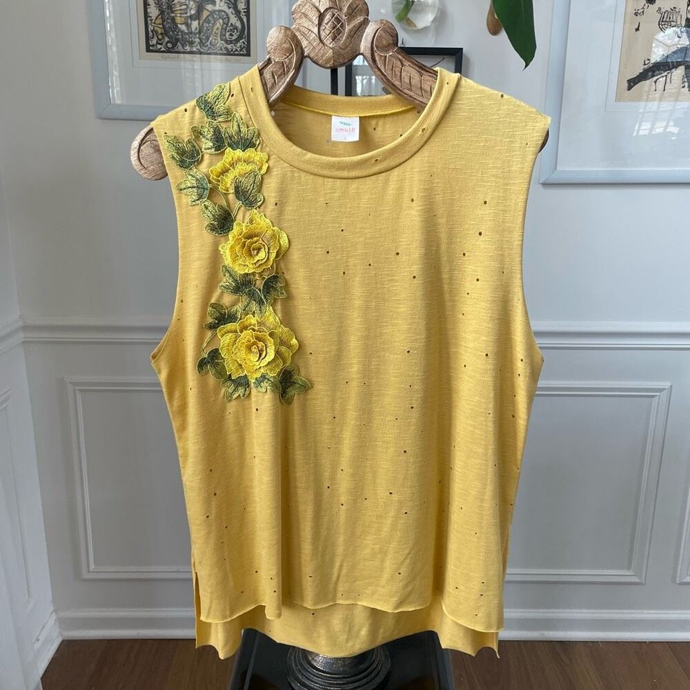 Hummingbird Yellow Distressed Applique Floral Sleeveless Tshirt Oversized S